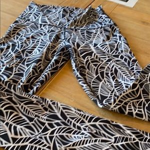 EUC Lululemon Hi Waist Wunder Under Tights, Sz 4